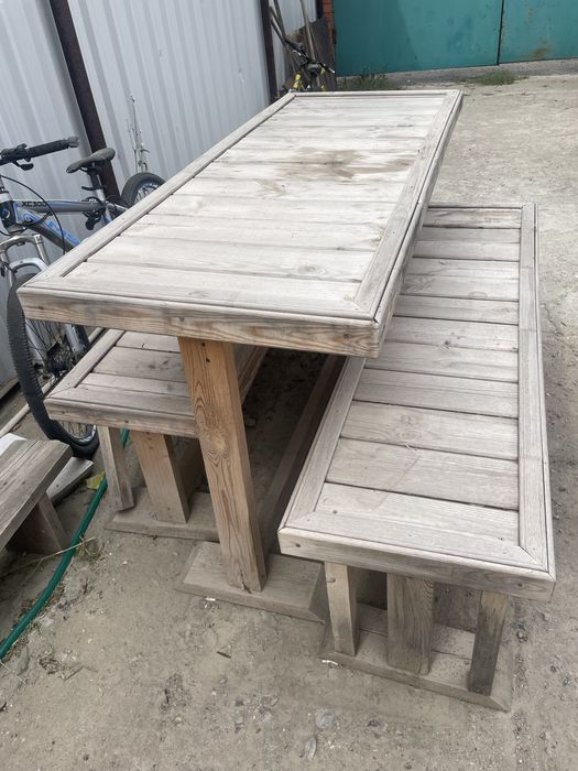 Стол и две скамейки