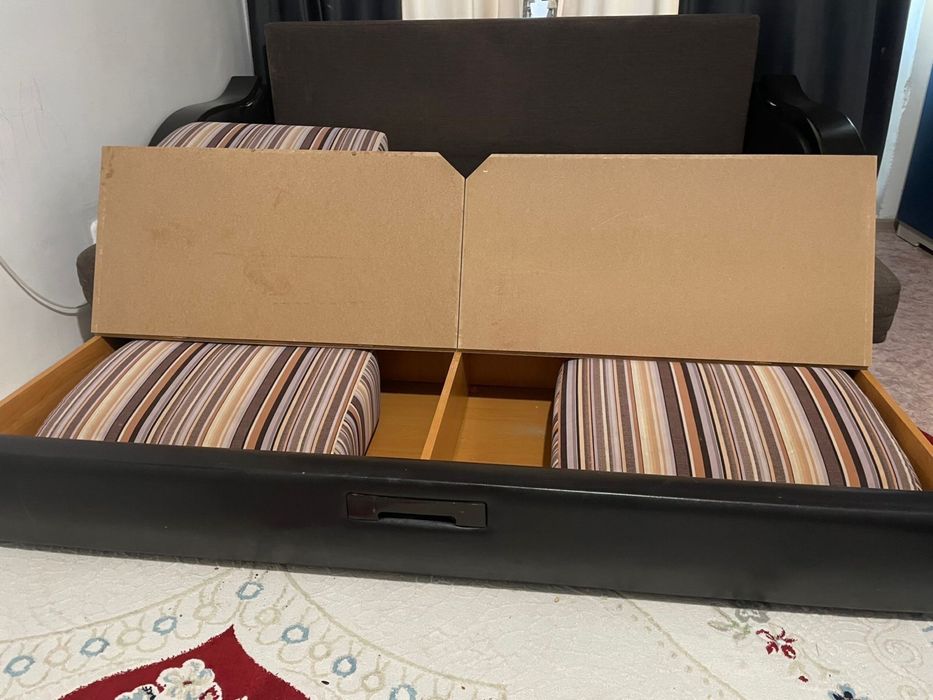 Продается диван в хорошем состоянии