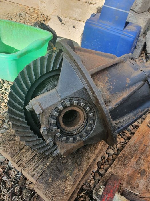 редуктор Isuzu 5 тонн рабочим состояние