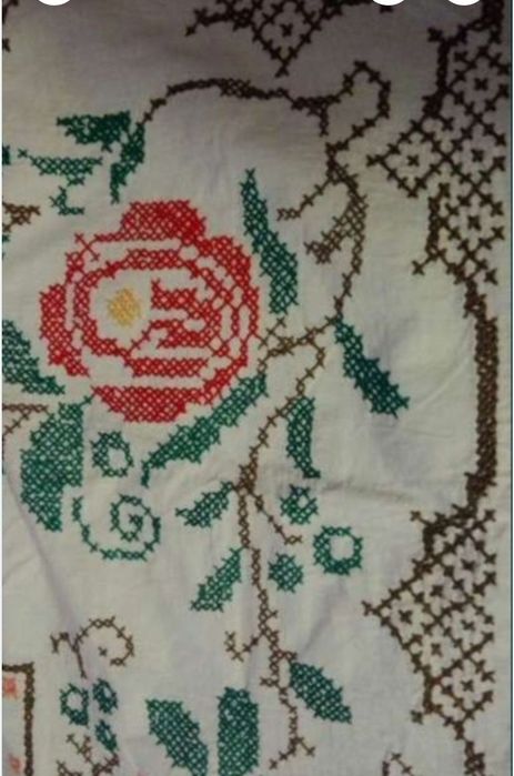 Fata de masa cusuta manual