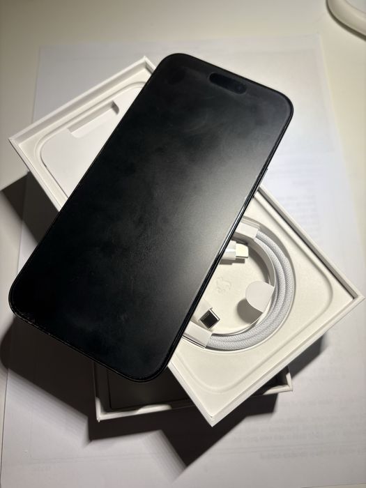 Vand iPhone 15 Plus Negru - 97% bateria