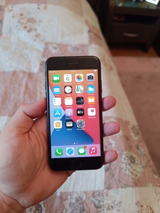 Айфон 8 64гб iPhone