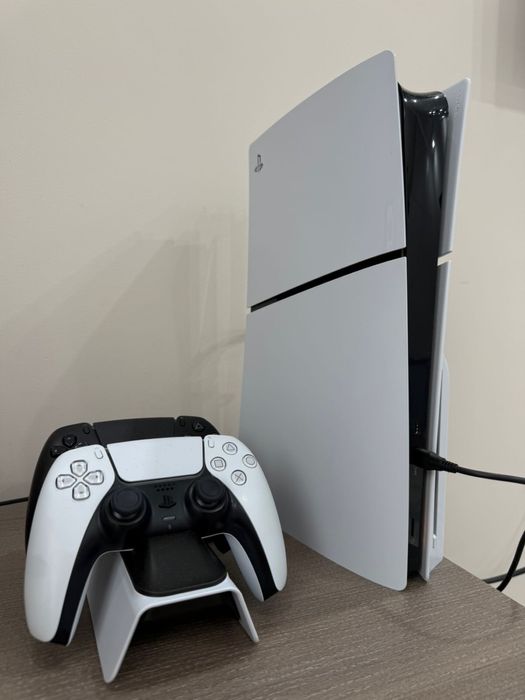 Playstation 5 с 2 геймпадами и играми