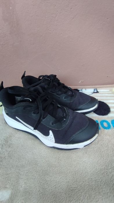 Маратонки Nike, Adidas