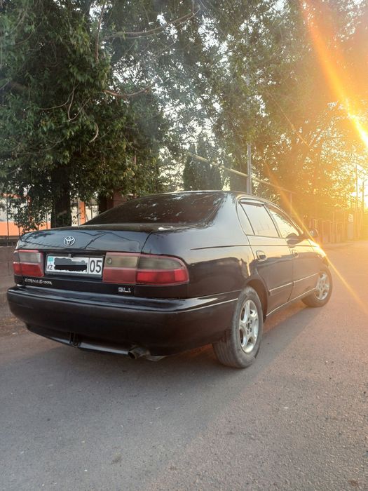 Toyota Carina E green