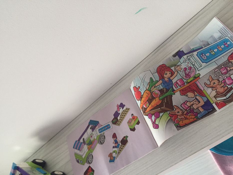 Joc Lego Friends 10749 Piața Miei