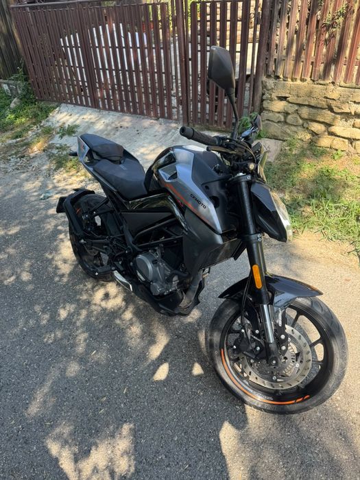 Vând cf moto 300nk