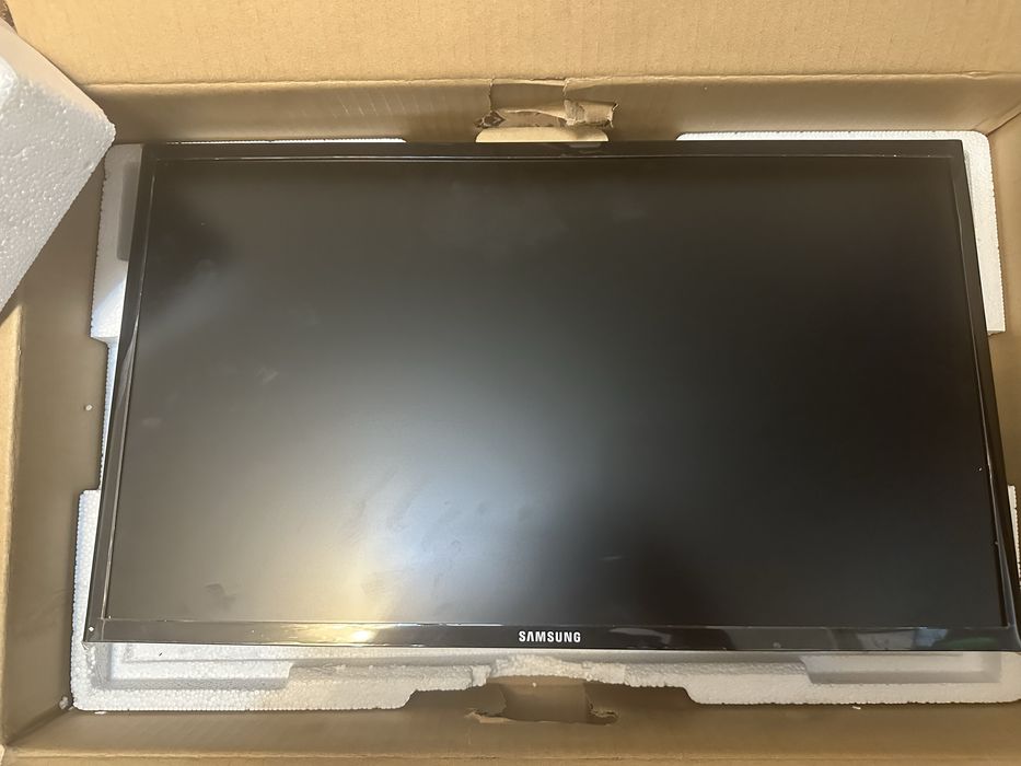 Монитор 23.5" Samsung LS24F356FHI