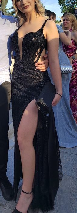 Официална черна рокля