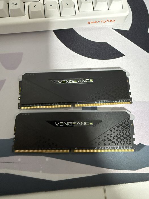Rami DDR4 Corsair Vengeance RGB 16GB 3200