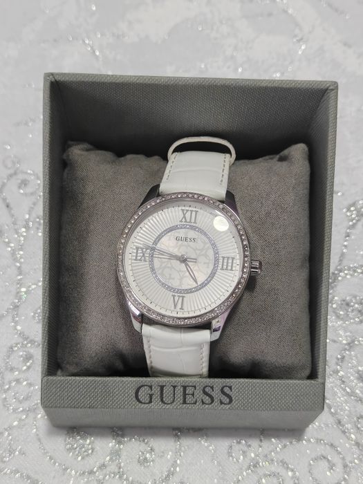 ceas guess impecabil
