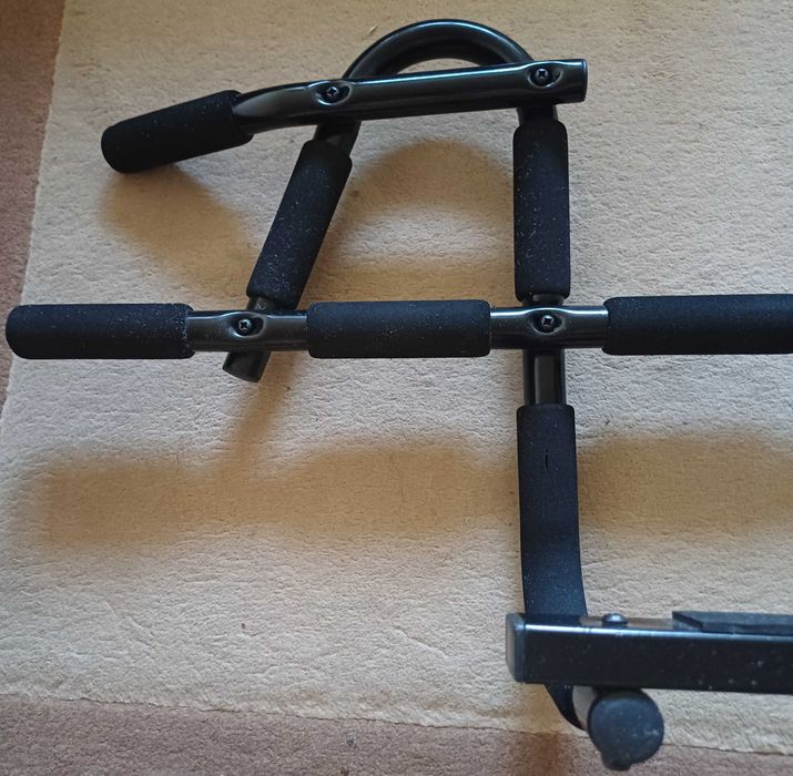 Щанга за издърпване VirtuFit, различни позиции за захват