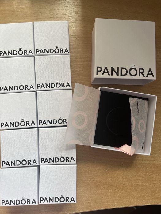 Торбички и кутийки за гривни Pandora