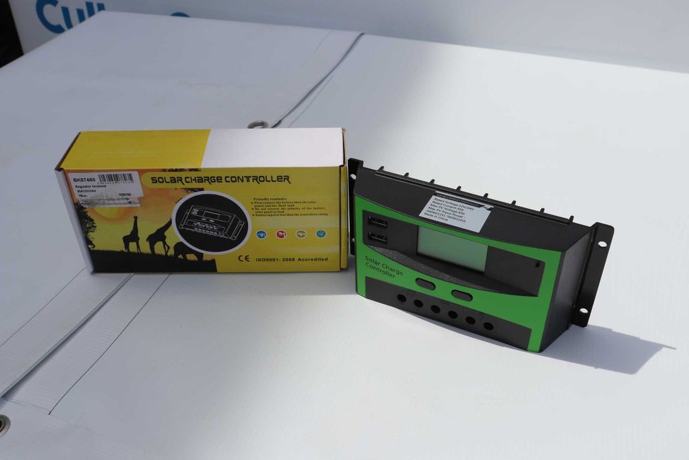 Gard electric regulator de tensiune 30A pentru panou solar