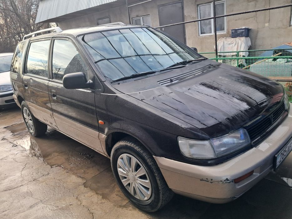 Митсубиси спейс вагон.