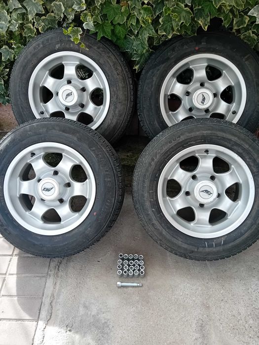 Vind jante Suzuki R15 AEZ si 4 cauciucuri Bridgestone