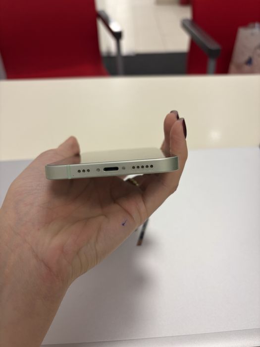 Telefon Iphone 12 -capacitate stocare 64 GB