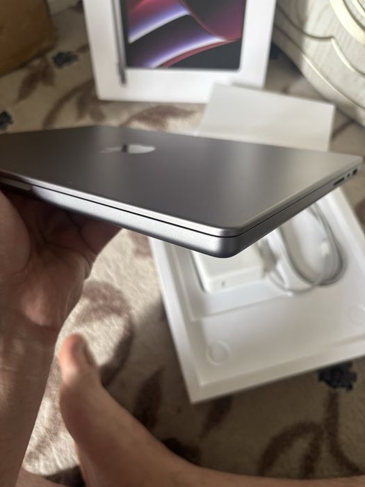 Macbook pro m2pro 14 inch