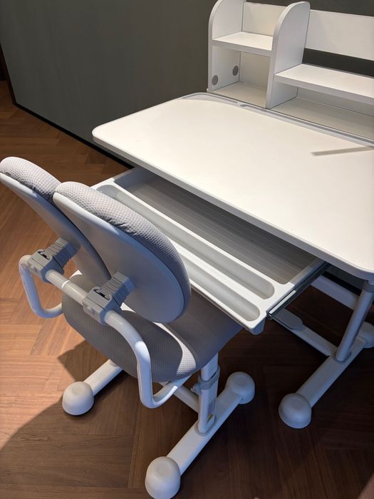 Школьная парта в отличном состоянии