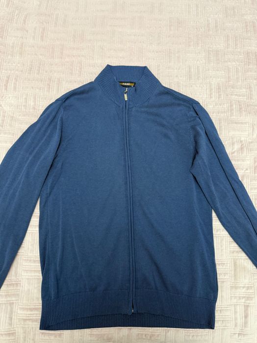 Джемпер с замком