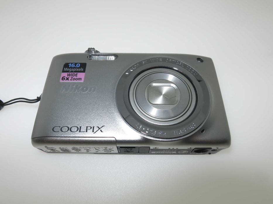 Nikon Coolpix S2700 компактен цифров фотоапарат камера отличен НОВ