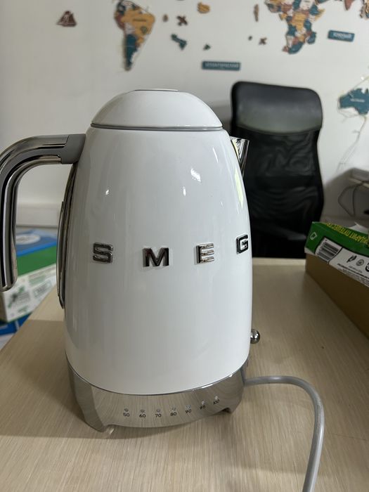 Smeg чайник белый