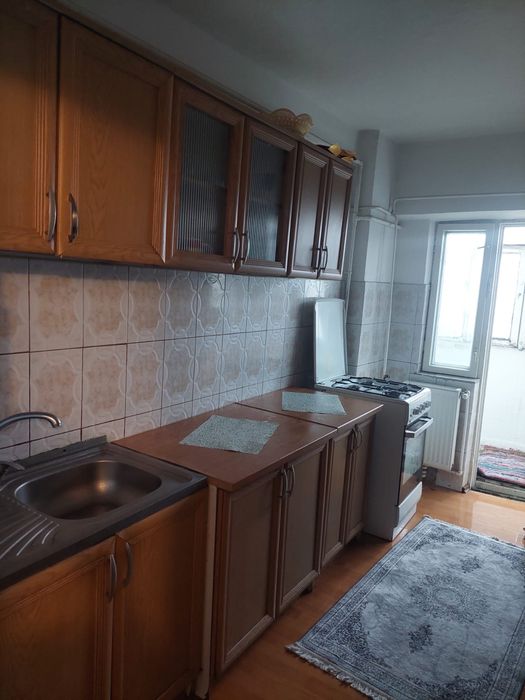 Vand apartament  cu 2 camere decomandat