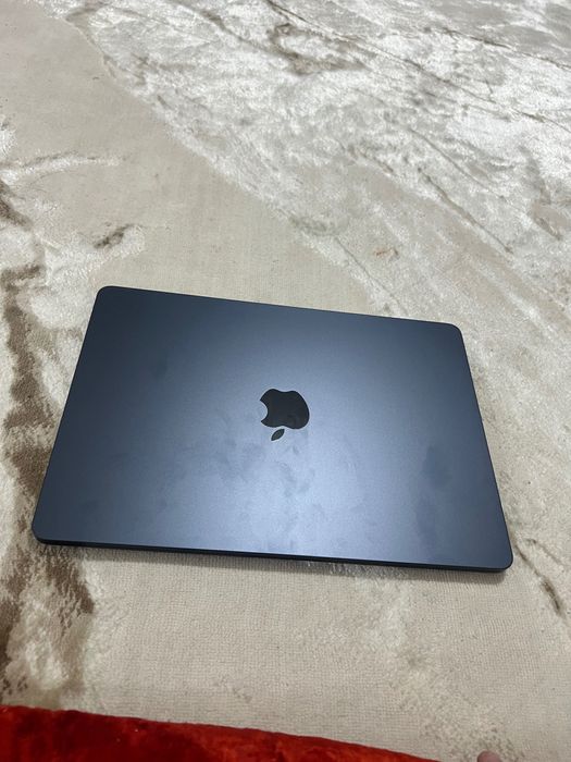MacBook Air M2 13.6