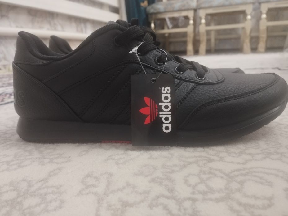 Кроссовки "Adidas" черные кожаные, Ветнам