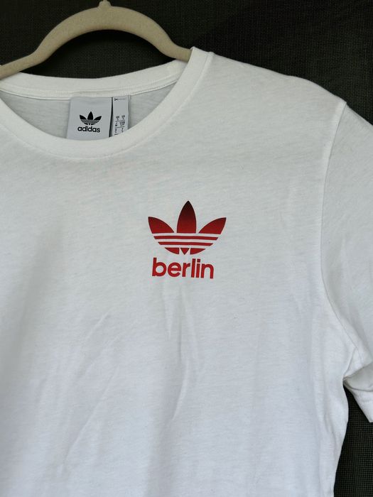 Мъжка тениска Adidas Originals (Berlin) - размер S, Отлично състояние