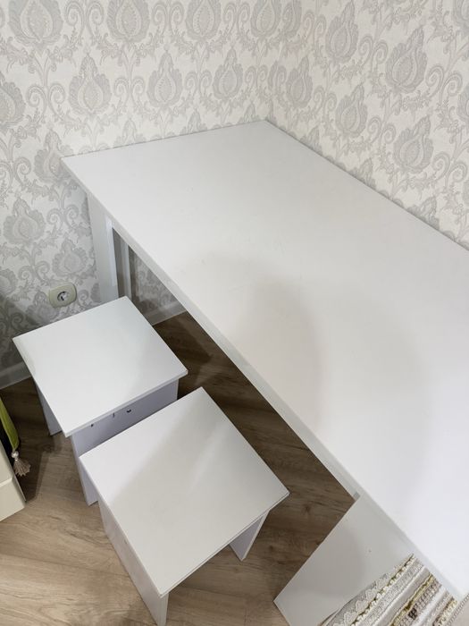 Стол и стулья сатылады