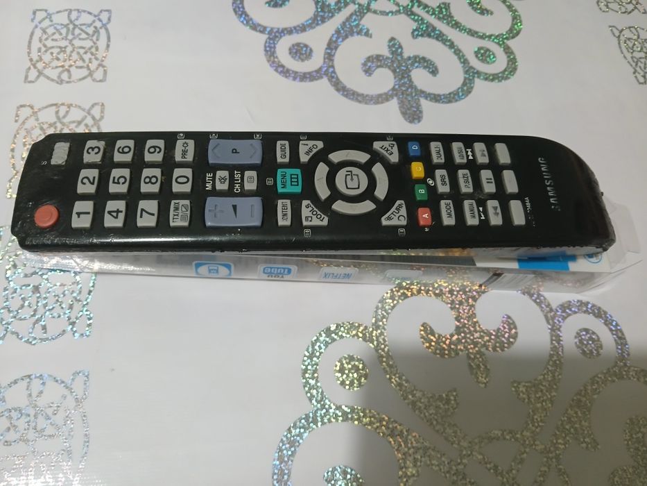 Продам "робот- пылесос" proffi home, пульт от жк телевизора б/у