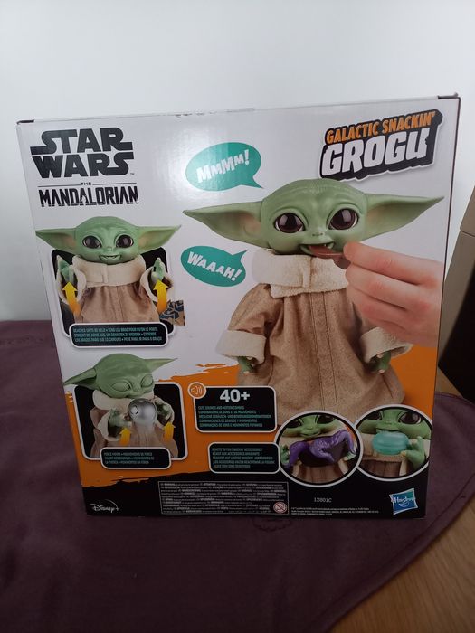 Baby Yoda STAR WARS Galactic Snacking Grogu