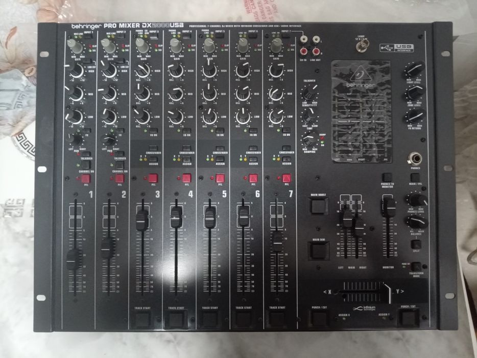 Микшерный пульт управления