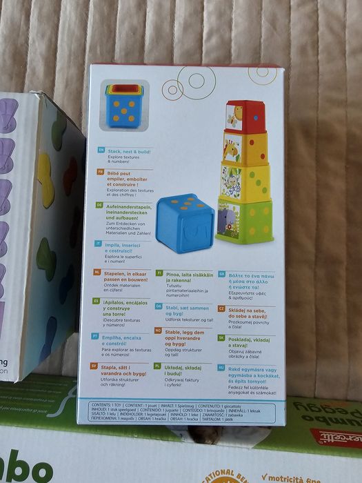 Лот с играчки, книжки, пъзели, мозайка, кубчета, щипки и музикални