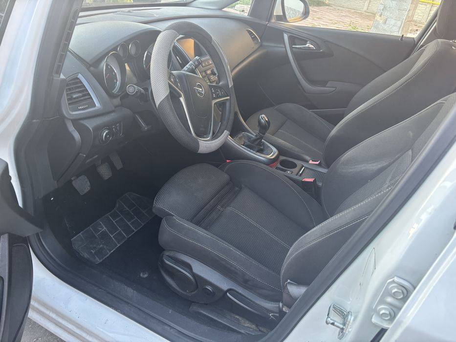 Scaune față cu incalzire sport reglaj electric , bancheta spate opel a