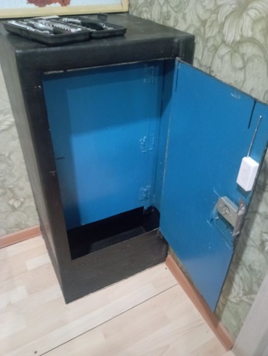 Продам не дорого сейф