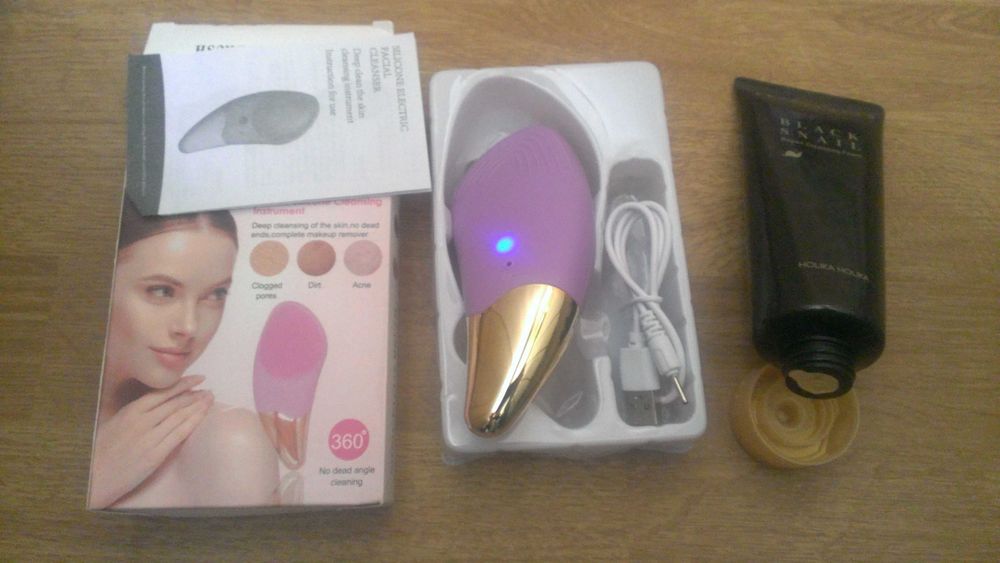 set curatare faciala(perie din silicon +crema de curatare )