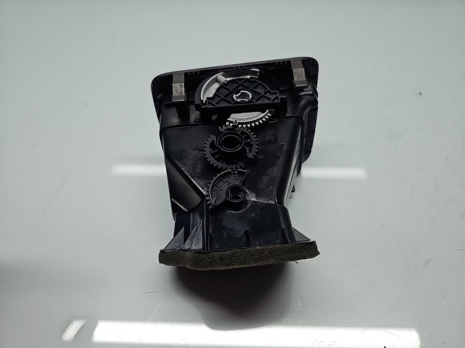 Grila aerisire stanga Volkswagen Golf 6 (5K1) [Fabr 2009-2013] 5K0819