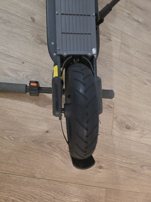Trotinetă electrică Xiaomi Essential – stare excelentă, foarte puțin f
