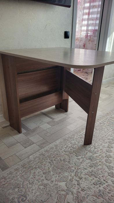 Продам стол книжка