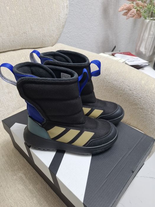 Продам Adidas сапоги.