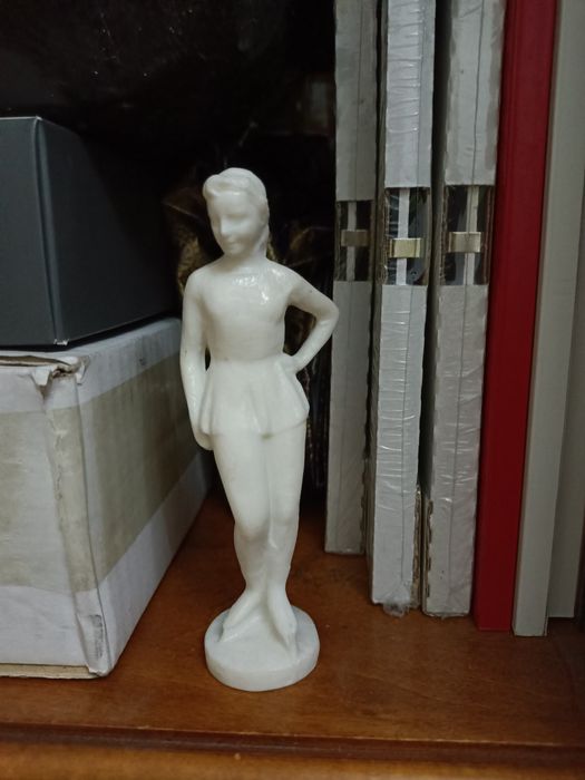 Продам статуэтку "Фигуристка"