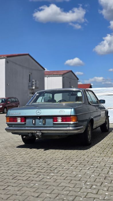 Mercedes-Benz 230 CE (C123)