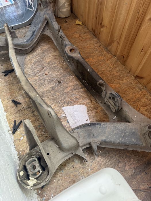 Балка от мерседеса 124