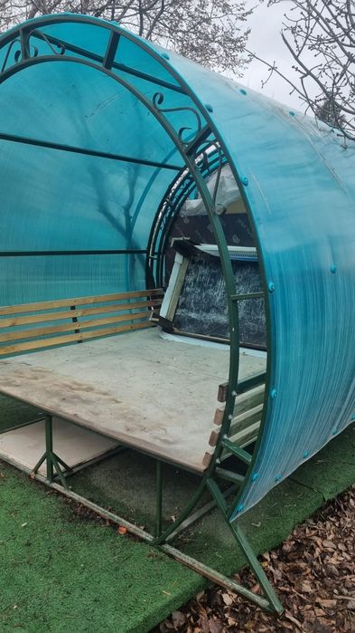 Тапчан с навесом