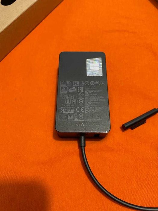Încărcător ORIGINAL Microsoft Surface 65W – model 1706 (nou)
