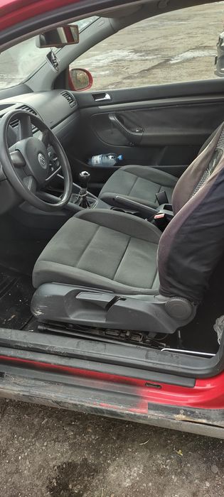 Golf 5 , două portiere