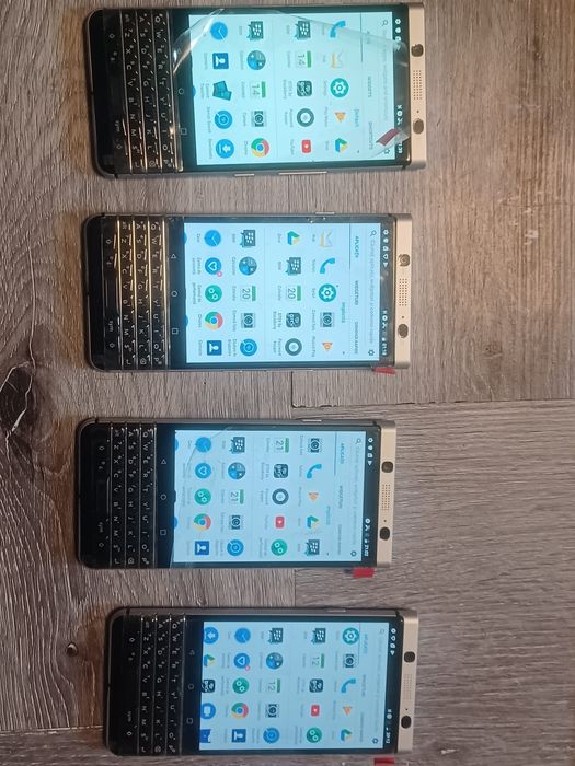 Blackberry keyone BBB100-2 perfect functionale se vinde fara accesorii pret bucată 450 de lei