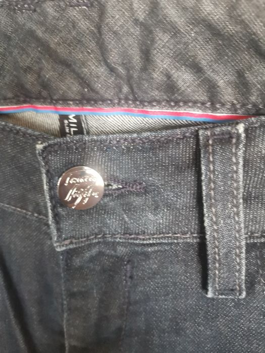 Blugi Tommy Hilfiger noi